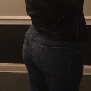 Meet your Posher, Mona